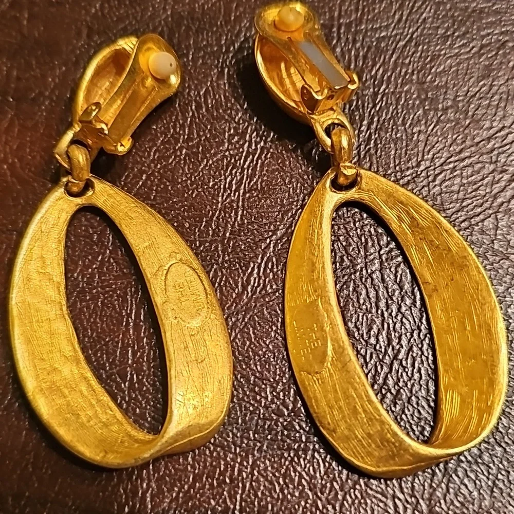 The Limited Gold Oval Drop Earrings - Women's Jewelry Vintage 1990s Clip On - Picture 3 of 3